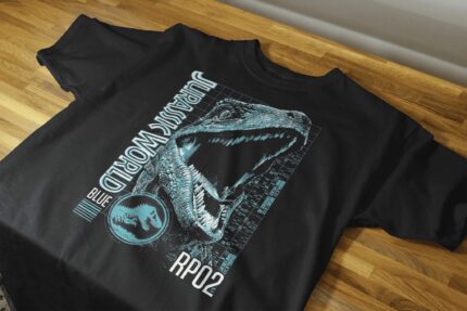 T-shirt model 4